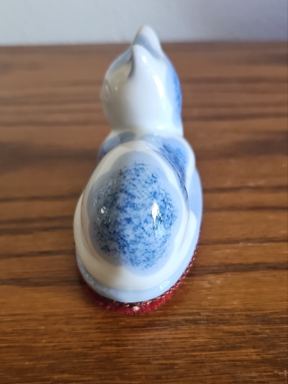 Vintage Ceramic Blue and White Cat Figurine Lint Brush Tote 4 - Picture 5 of 8